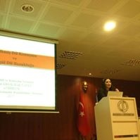 Dr. Öğr. Üyesi Çiğdem Eryılmaz Canlı fotoğraf 1