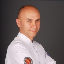 Op. Dr. Yavuz Arıkan