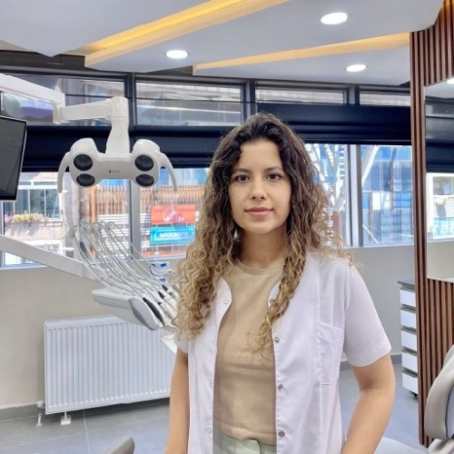 Dt. Ebru Araz