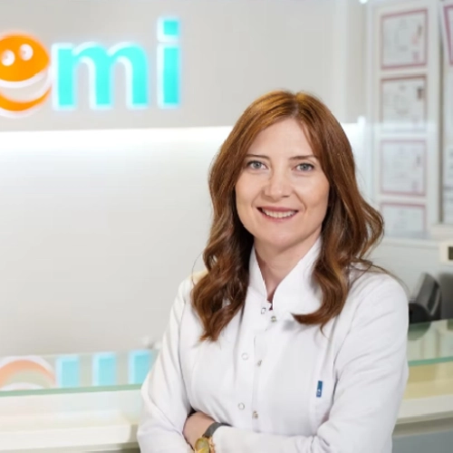 Dt. Özge Parlar